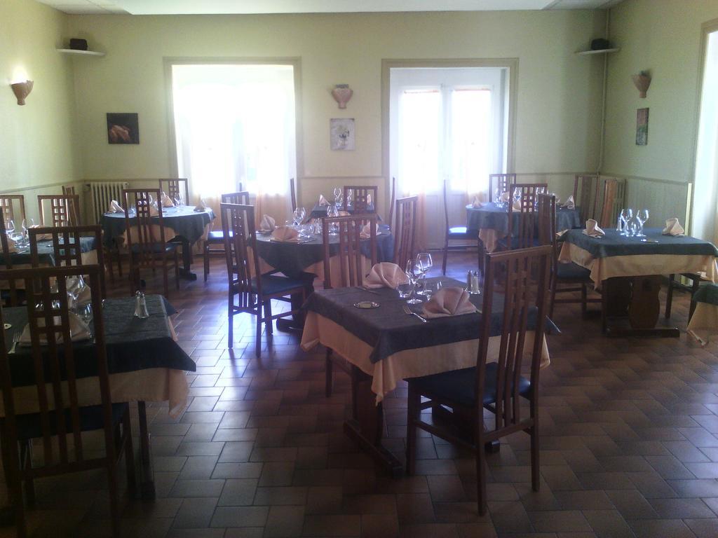 Logis Hotel Des Voyageurs Restaurant La Bonne Tabl'Hay Livron-sur-Drôme المظهر الخارجي الصورة