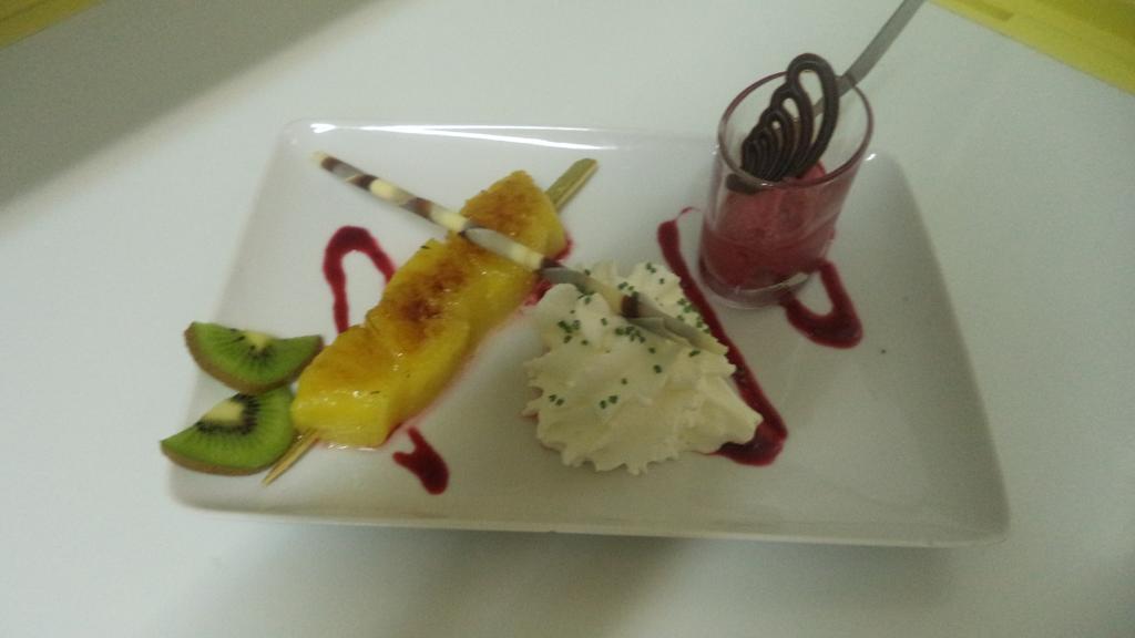 Logis Hotel Des Voyageurs Restaurant La Bonne Tabl'Hay Livron-sur-Drôme المظهر الخارجي الصورة
