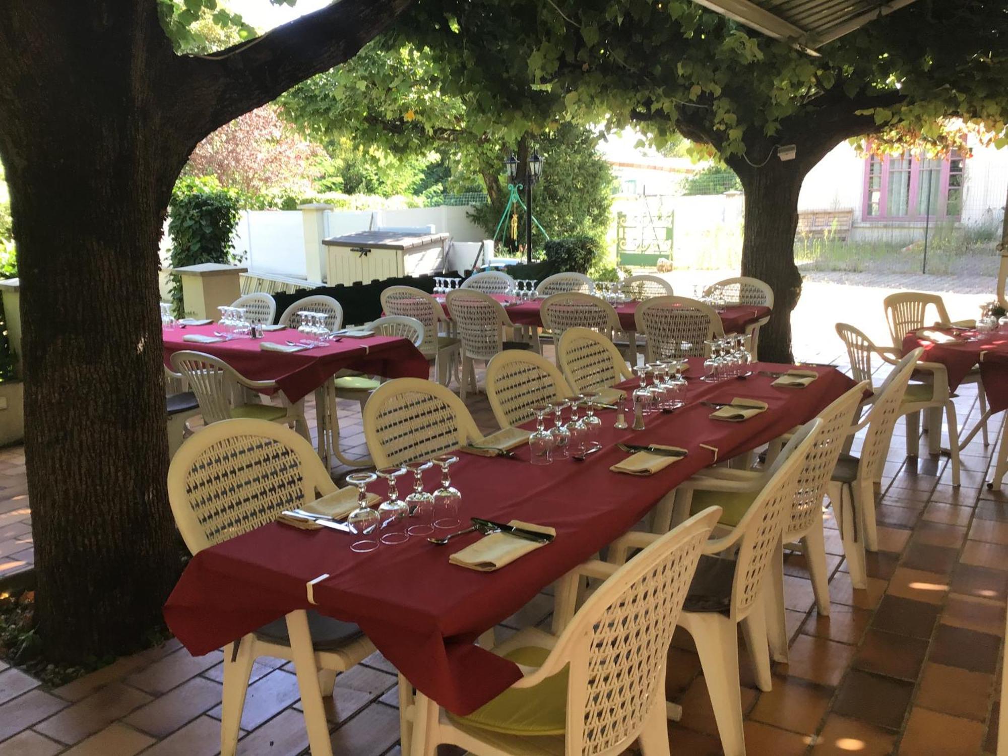 Logis Hotel Des Voyageurs Restaurant La Bonne Tabl'Hay Livron-sur-Drôme المظهر الخارجي الصورة