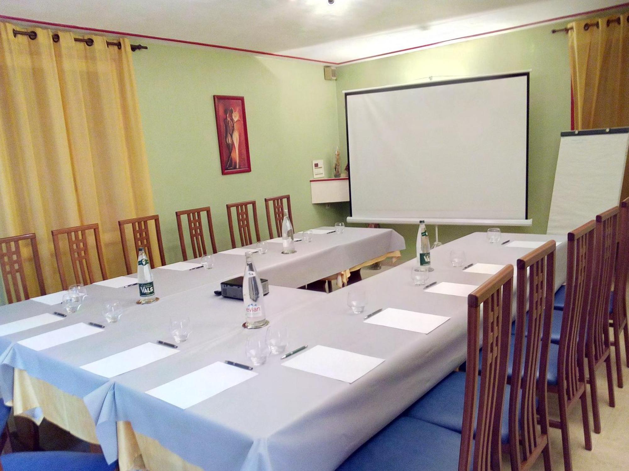 Logis Hotel Des Voyageurs Restaurant La Bonne Tabl'Hay Livron-sur-Drôme المظهر الخارجي الصورة