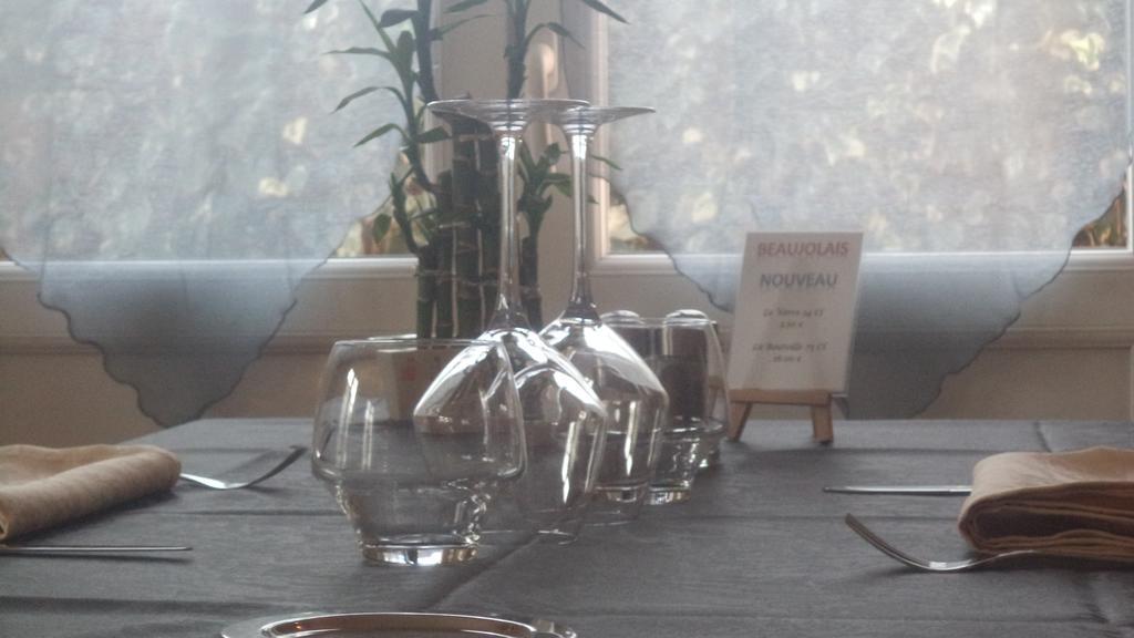 Logis Hotel Des Voyageurs Restaurant La Bonne Tabl'Hay Livron-sur-Drôme المظهر الخارجي الصورة