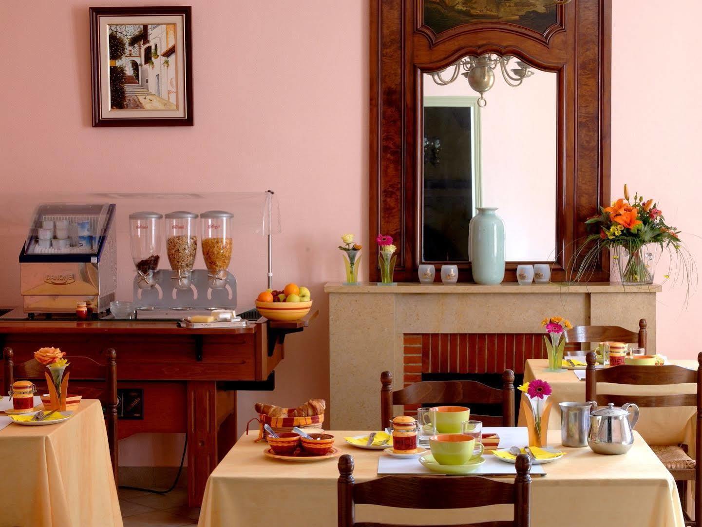 Logis Hotel Des Voyageurs Restaurant La Bonne Tabl'Hay Livron-sur-Drôme المظهر الخارجي الصورة